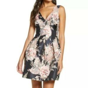 Vince Camuto V-Neck Sleeveless Floral Metallic Jacquard Dress - Size 8
